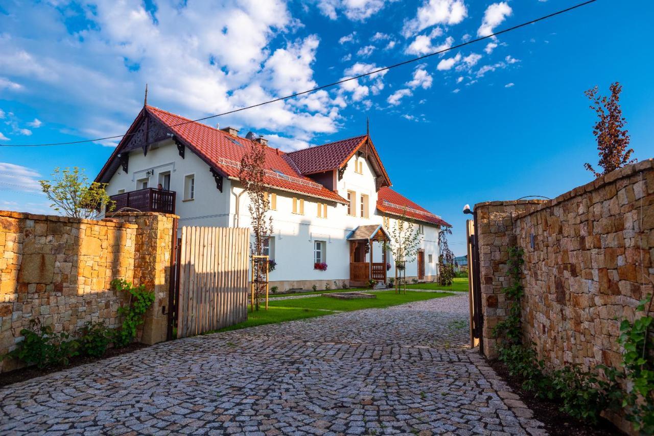 Dworek Wojanow Bagian luar foto