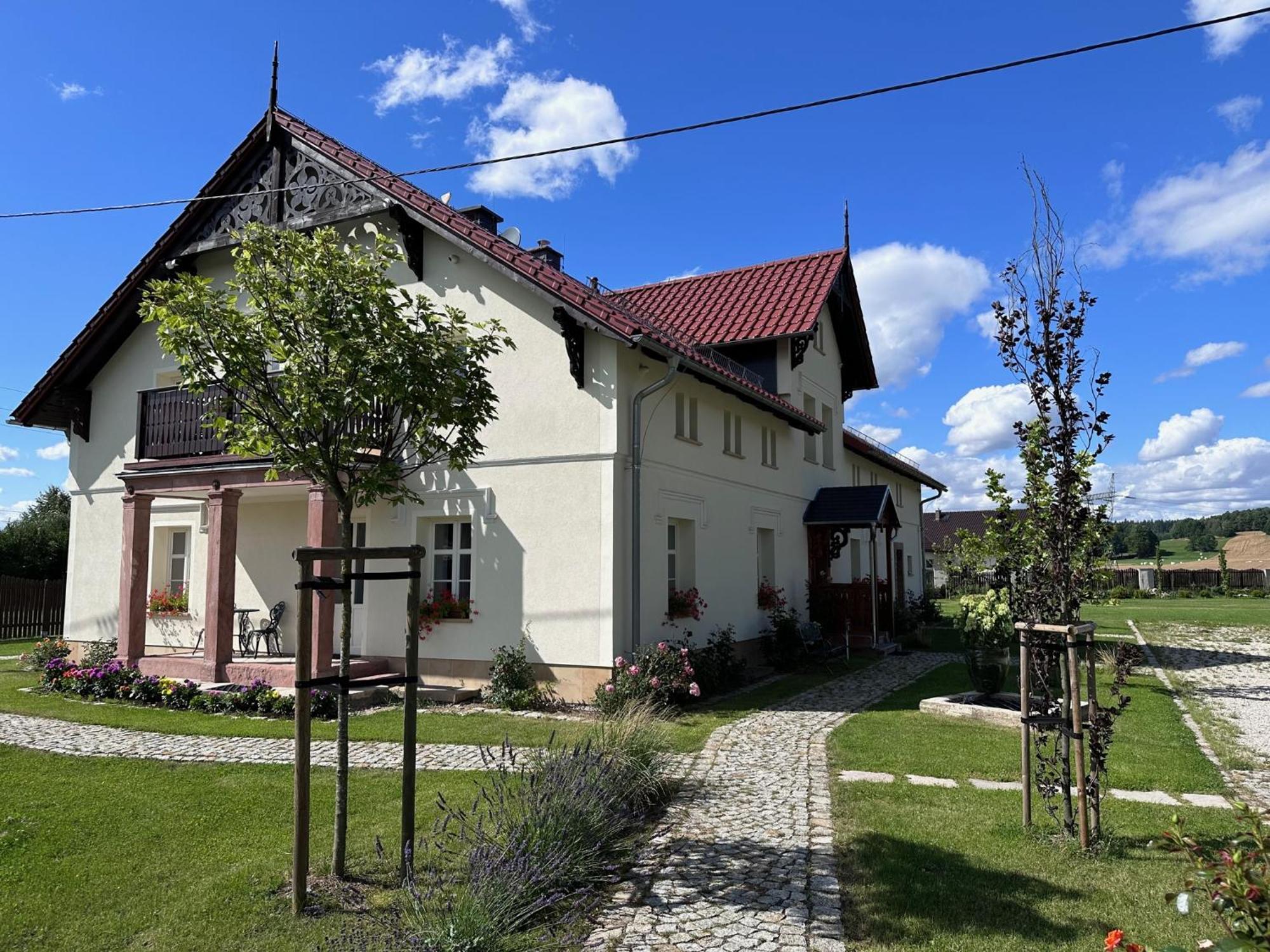 Dworek Wojanow Bagian luar foto