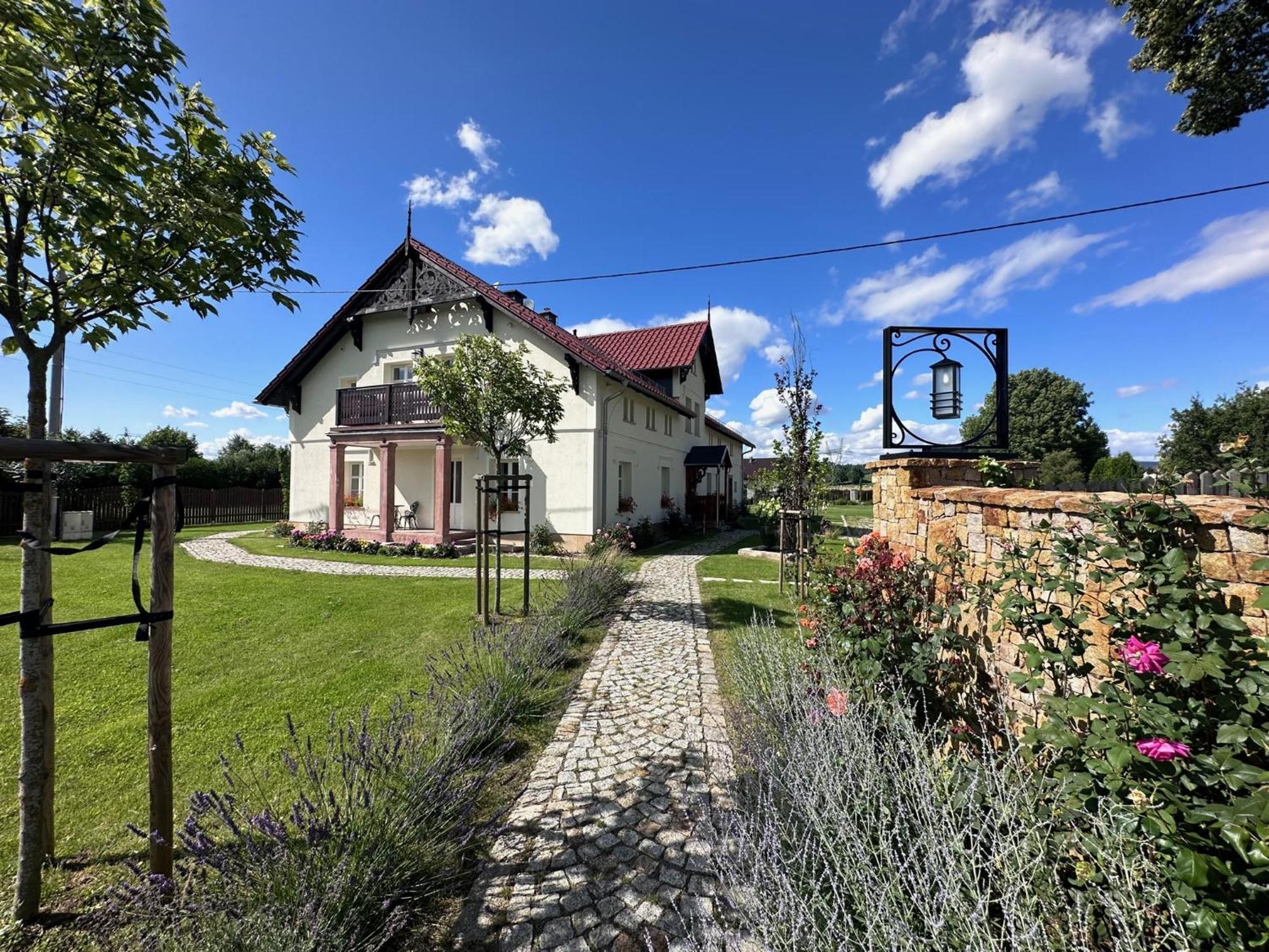 Dworek Wojanow Bagian luar foto